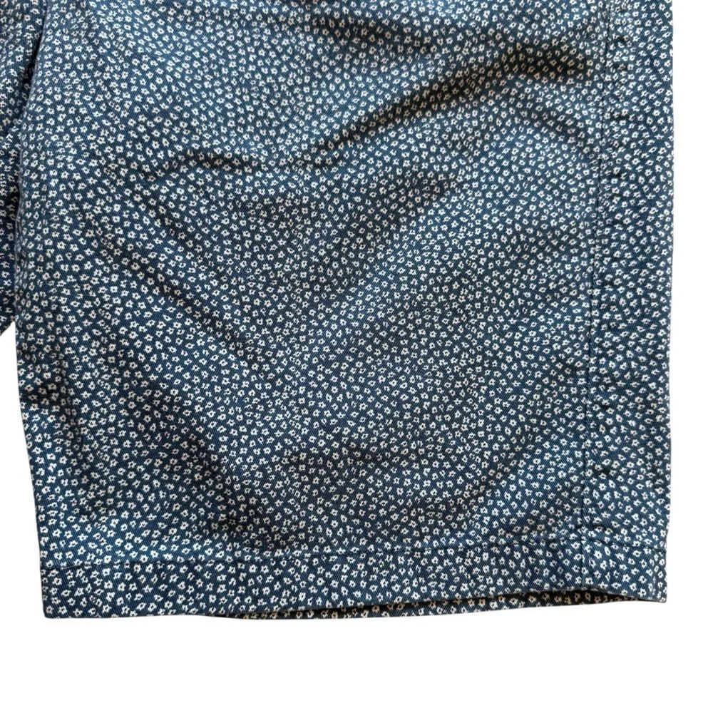 J.Crew Club Chino Shorts Mens 32 Blue White Ditsy Floral Print Flat Front Cotton